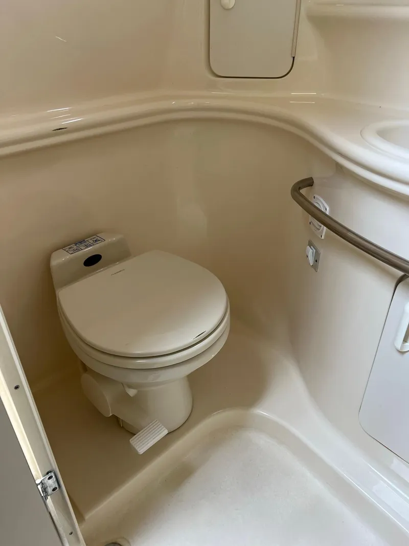 Slide: The Image of Sea Ray 340 Sundancer 2001 bathroom with toilet. - 37