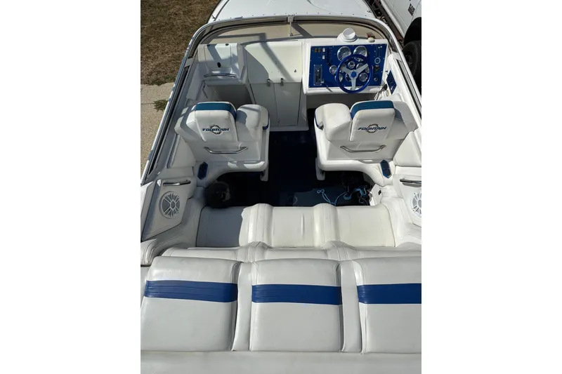 Slide: The Image of 2004 Fountain 27 Fever boat interior with white and blue seating and dashboard. - 15
