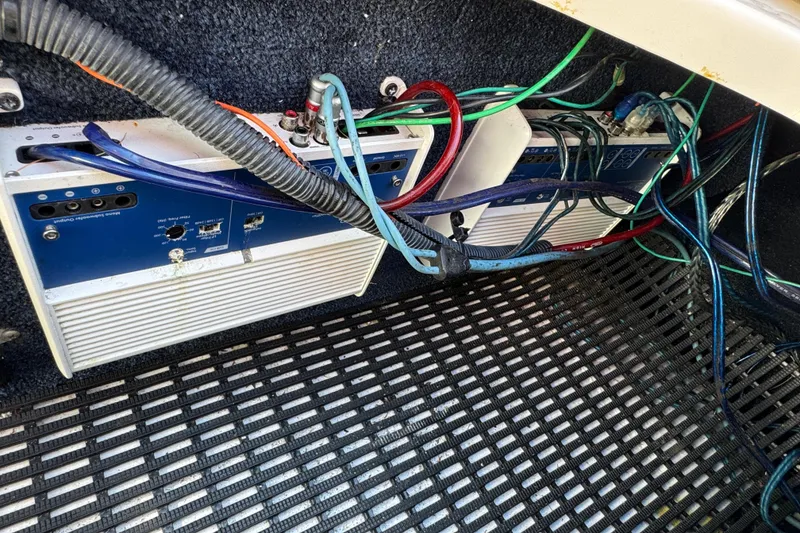 Slide: The Image of 2004 Fountain 27 Fever boat wiring and audio system components. - 29