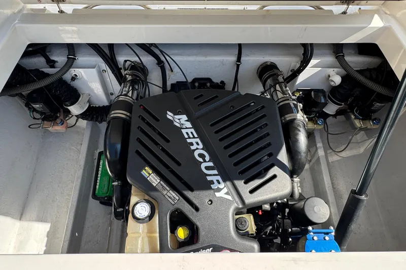 Slide: The Image of Engine compartment of a 2004 Fountain 27 Fever boat featuring a Mercury engine. - 32