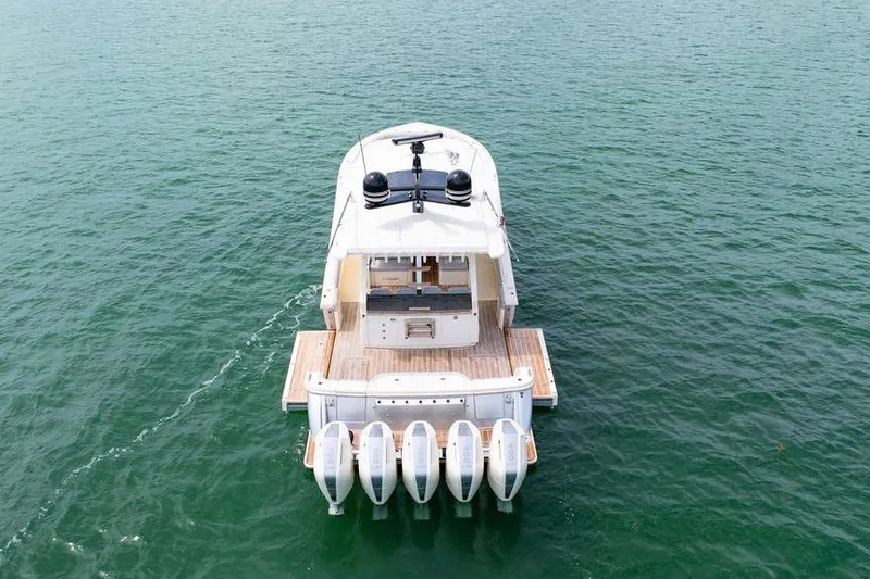 Slide: The Image of 2020 Scout 530 LXF boat with four engines on open water. - 24