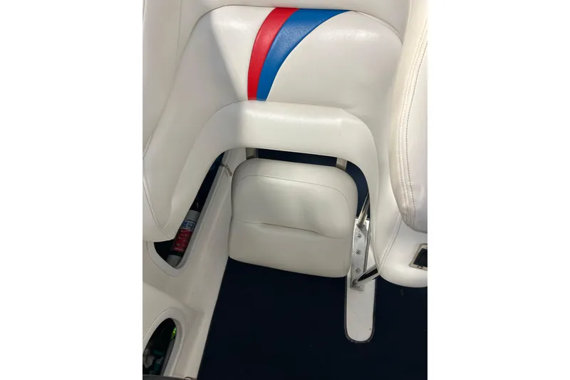 Slide: The Image of White leather seat with red and blue accents in a 2004 Sunsation 32 Dominator boat. - 23