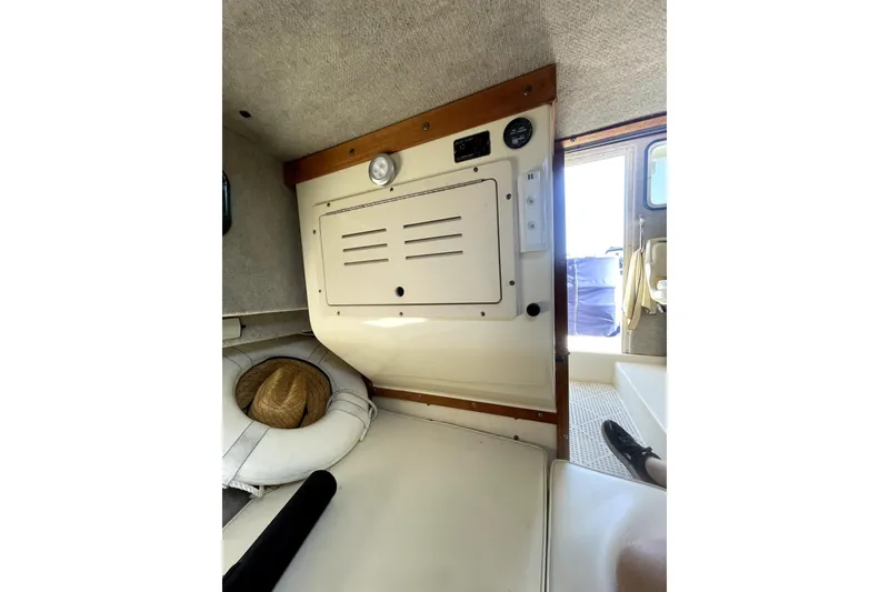 Slide: The Image of Interior of 2006 Parker 2520 SL Sport Cabin, featuring seating and storage area. - 10