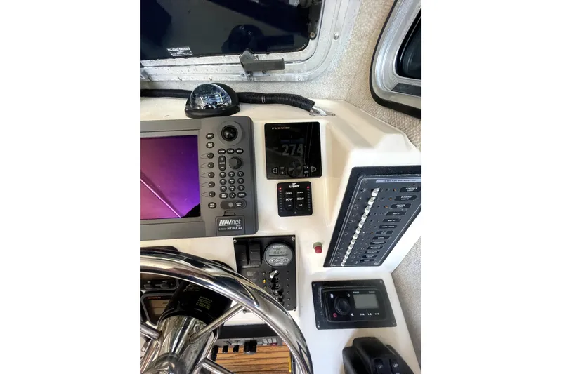 Slide: The Image of Control panel of a 2006 Parker 2520 SL Sport Cabin boat with navigation equipment. - 12