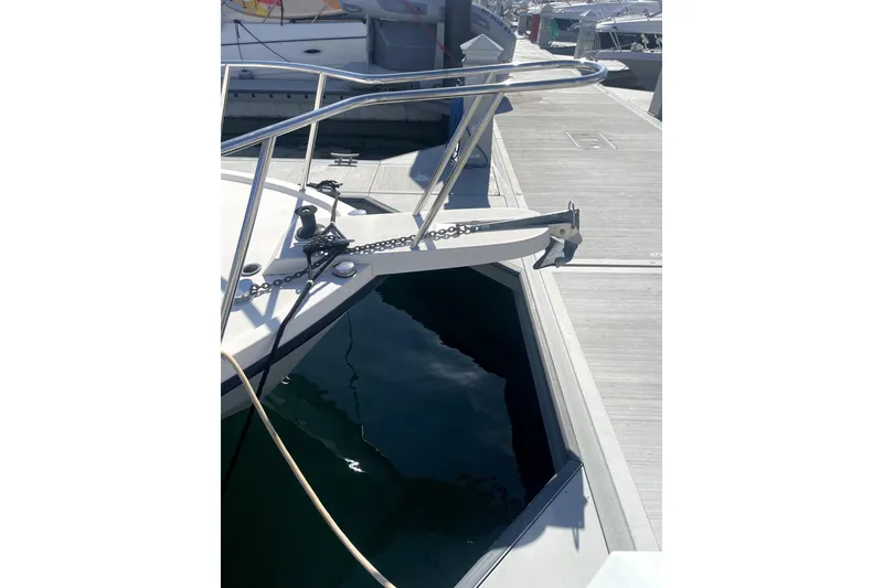 Slide: The Image of 2006 Parker 2520 SL Sport Cabin boat docked, showing bow and anchor details. - 23