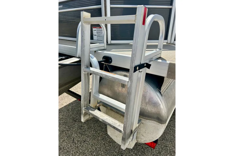 Slide: The Image of Aluminum ladder on 2019 Princecraft Vectra 21 pontoon boat. - 13