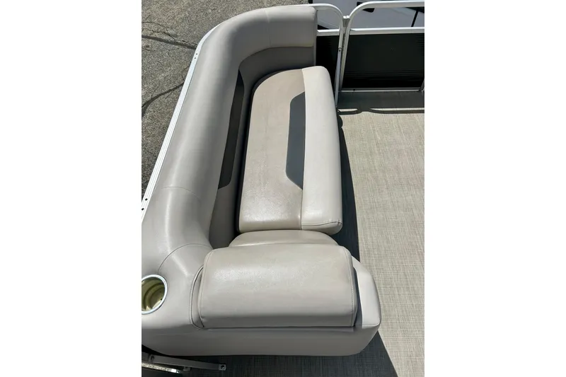 Slide: The Image of 2019 Princecraft Vectra 21 pontoon boat with beige seating and cup holder. - 15