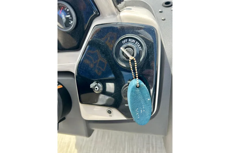 Slide: The Image of 2019 Princecraft Vectra 21 ignition panel with key and blue keychain. - 29