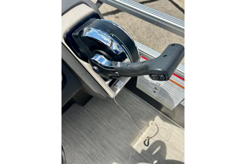 Slide: The Image of Throttle control of a 2019 Princecraft Vectra 21 boat, featuring a sleek black handle. - 30