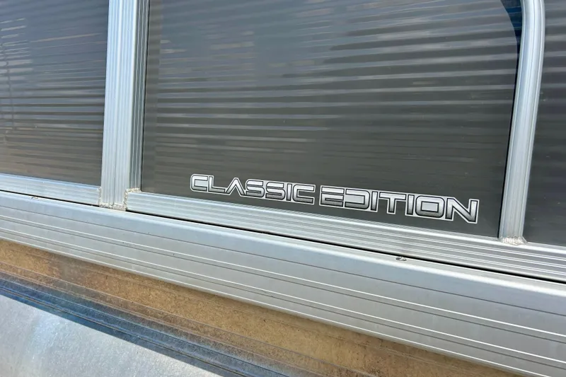 Slide: The Image of 2019 Princecraft Vectra 21 Classic Edition boat detail with aluminum frame. - 7