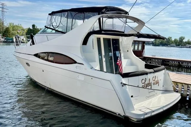 Slide: The Image of 1998 Carver 350 Mariner yacht docked on a sunny day, featuring sleek white design. - 5