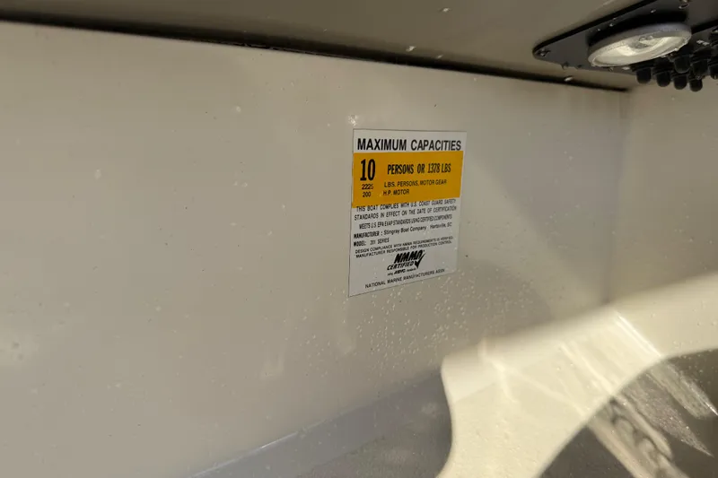 Slide: The Image of 2019 Stingray 201 DS boat capacity label, maximum 10 persons or 1378 lbs. - 27