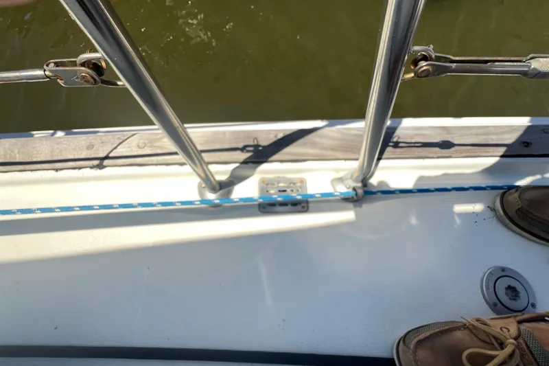 Slide: The Image of Beneteau Oceanis 473 sailboat cockpit, 2001 model, docked at marina with ropes and winches. - 30