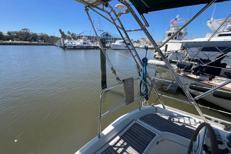 Slide: The Image of Beneteau Oceanis 473 sailboat docked by calm waters, 2001 model. - 44