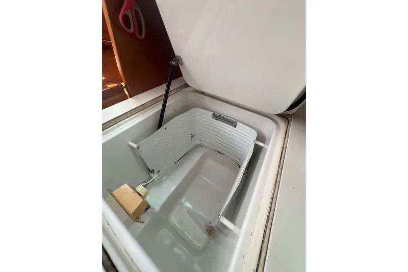 Slide: The Image of Interior view of 2001 Beneteau Oceanis 473 sailboat, showcasing skylights and rigging. - 63