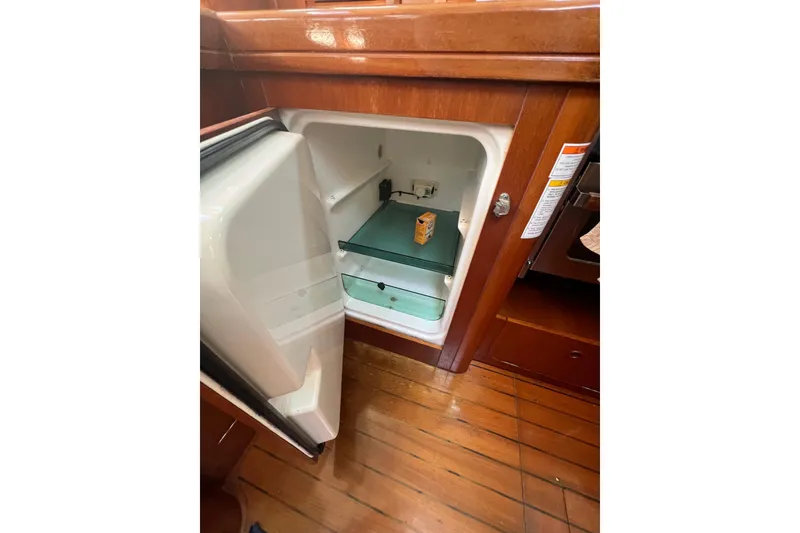 Slide: The Image of Interior view of 2001 Beneteau Oceanis 473 sailboat with skylight and mounted TV. - 64