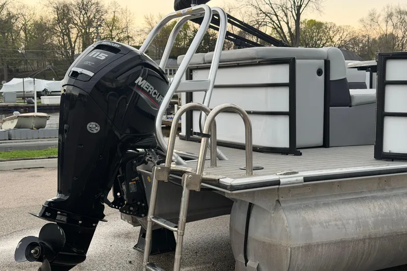 Slide: The Image of 2023 Bentley Pontoons Legacy 200 Cruise with Mercury 115 outboard motor. - 4