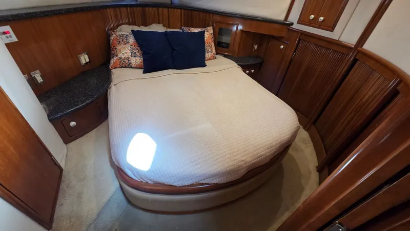 Slide: The Image of Bedroom in 2000 Carver 450 Voyager Pilothouse with double bed. - 26