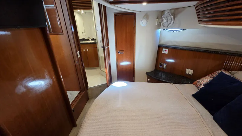 Slide: The Image of Interior of 2000 Carver 450 Voyager Pilothouse yacht cabin. - 28