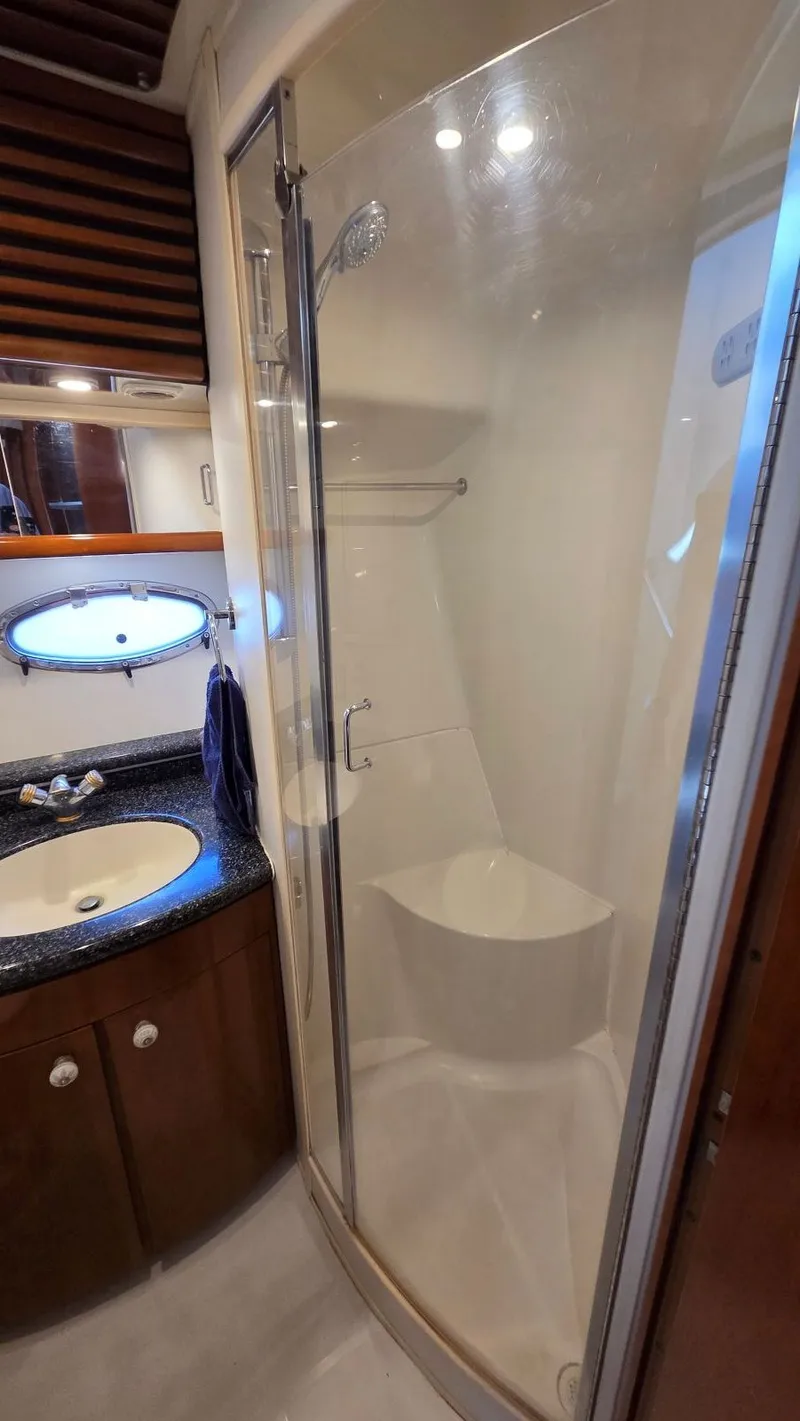 Slide: The Image of Bathroom of the 2000 Carver 450 Voyager Pilothouse yacht. - 33