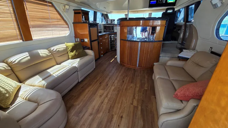 Slide: The Image of Interior of 2000 Carver 450 Voyager Pilothouse yacht. - 6