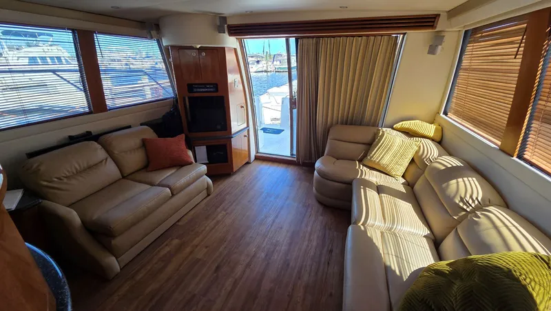 Slide: The Image of Interior of 2000 Carver 450 Voyager Pilothouse yacht. - 8