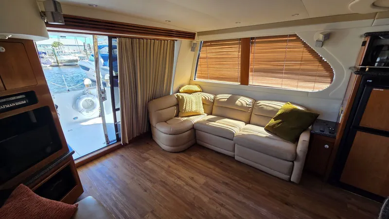 Slide: The Image of Interior of 2000 Carver 450 Voyager Pilothouse yacht. - 9