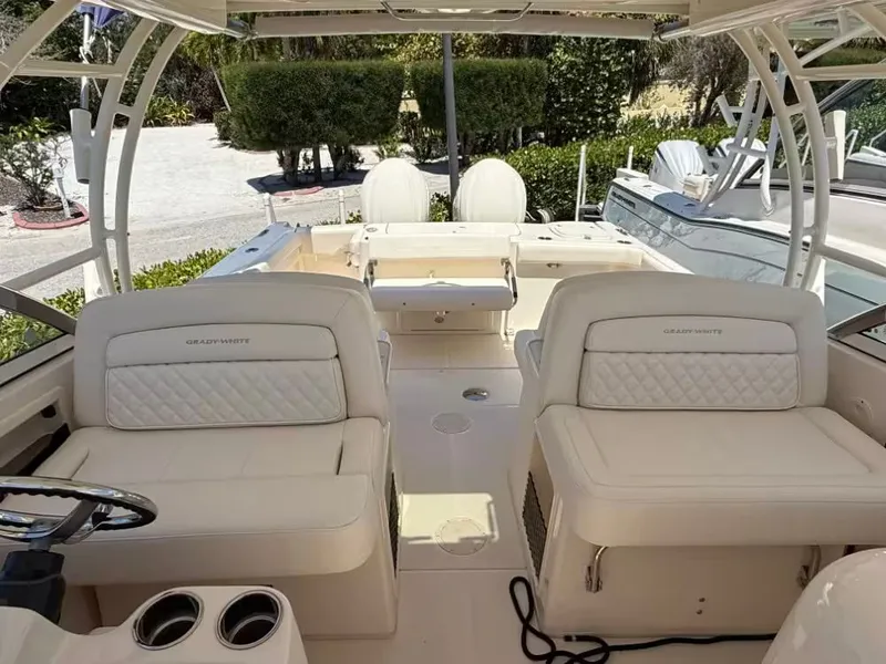 Slide: The Image of Grady-White Freedom 307 2026 - 10