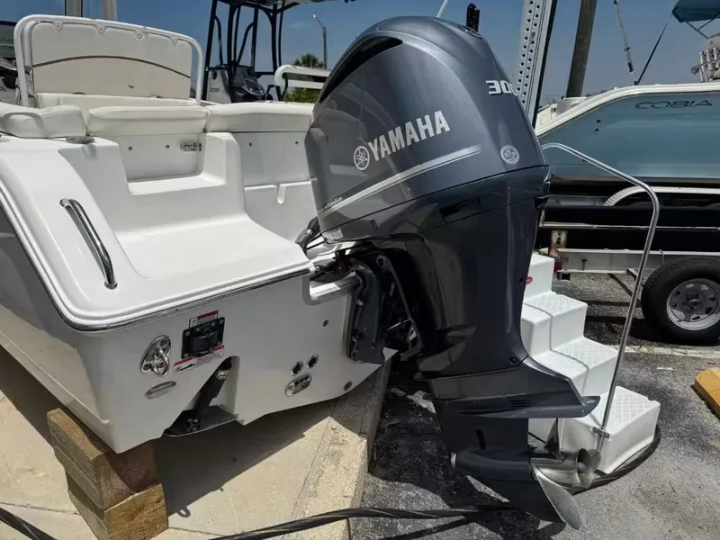 Slide: The Image of Sea Hunt Ultra 255 SE 2020 - 5