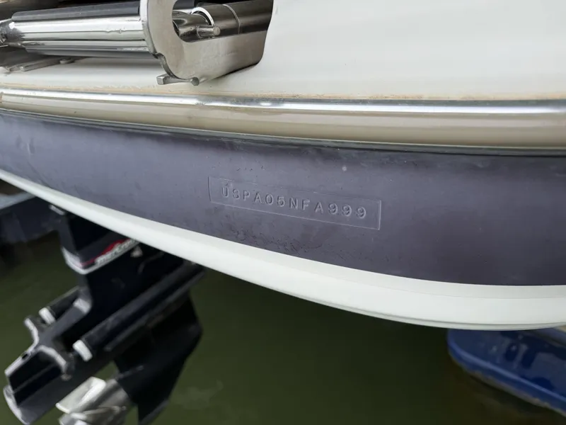 Slide: The Image of Maxum 2100 Sr2 1999 - 18