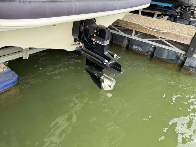 Slide: The Image of Maxum 2100 Sr2 1999 - 20