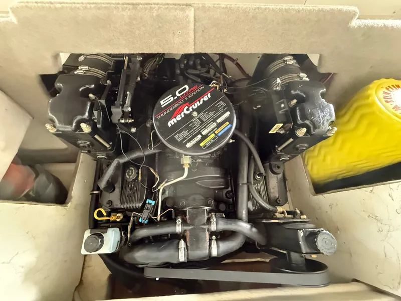 Slide: The Image of Maxum 2100 Sr2 1999 - 26