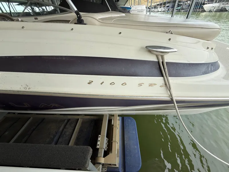 Slide: The Image of Maxum 2100 Sr2 1999 - 29