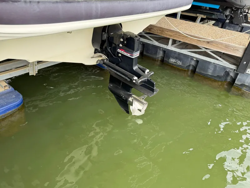 Slide: The Image of Maxum 2100 Sr2 1999 - 39