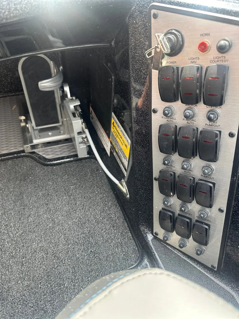 Slide: The Image of Caymas CX 201 PRO 2027 - 11