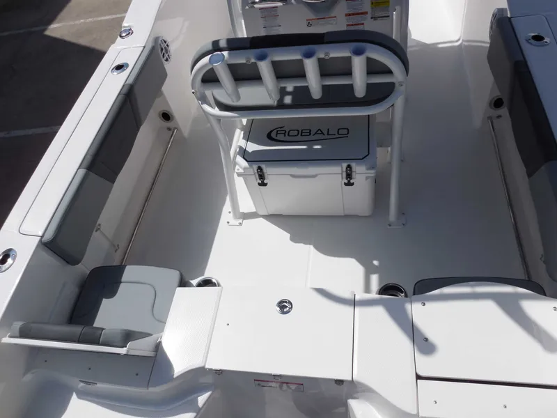 Slide: The Image of Robalo R200 Center Console 2026 - 12