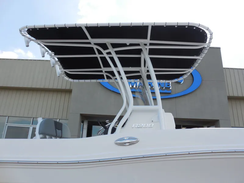 Slide: The Image of Robalo R200 Center Console 2026 - 11