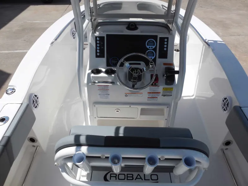 Slide: The Image of Robalo R200 Center Console 2026 - 13