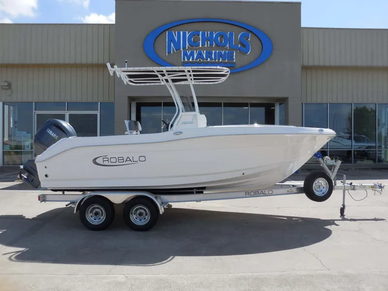 Slide: The Image of Robalo R200 Center Console 2026 - 1
