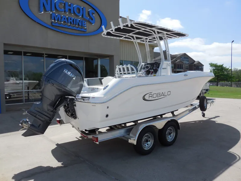 Slide: The Image of Robalo R200 Center Console 2026 - 3