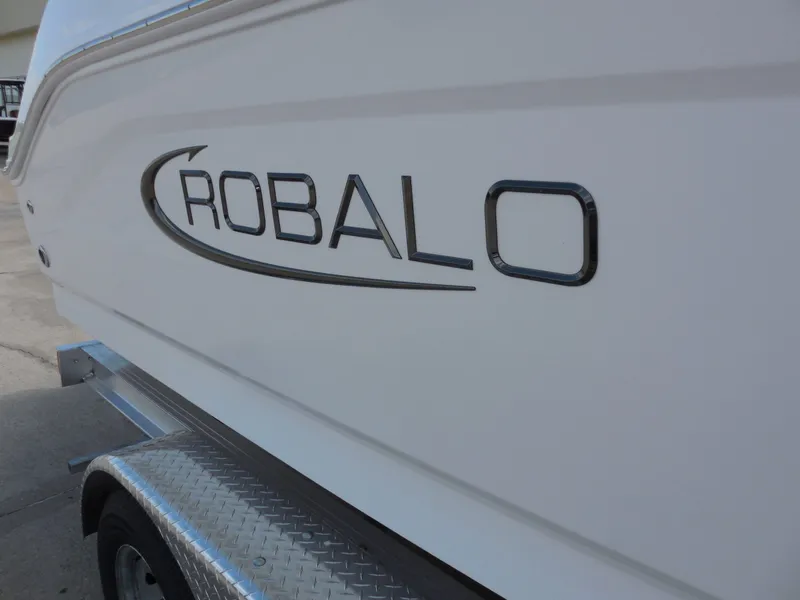 Slide: The Image of Robalo R200 Center Console 2026 - 9