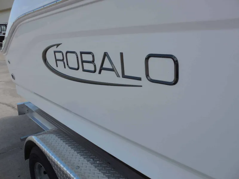 Slide: The Image of Robalo R200 Center Console 2026 - 9
