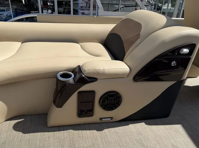 Slide: The Image of Landau 2500 SIGNATURE 2019 - 13