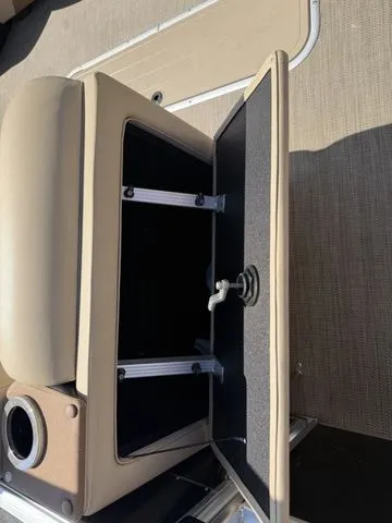 Slide: The Image of Landau 2500 SIGNATURE 2019 - 17