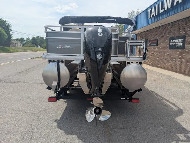 Slide: The Image of Sun Tracker Fishin' Barge 22 XP3 2025 - 4