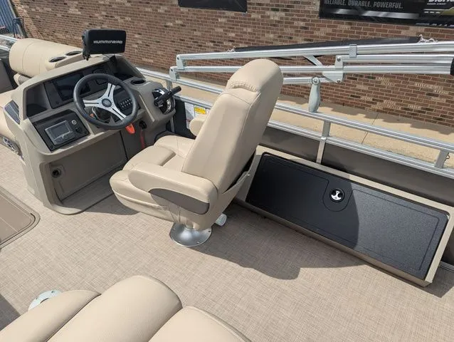 Slide: The Image of Sun Tracker Fishin' Barge 22 XP3 2025 - 8