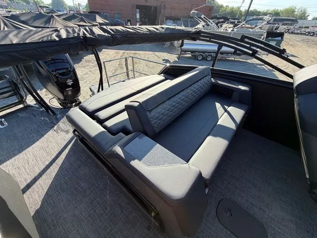 Slide: The Image of Godfrey Sanpan 2500 SFL - Suzuki 350 2026 - 10