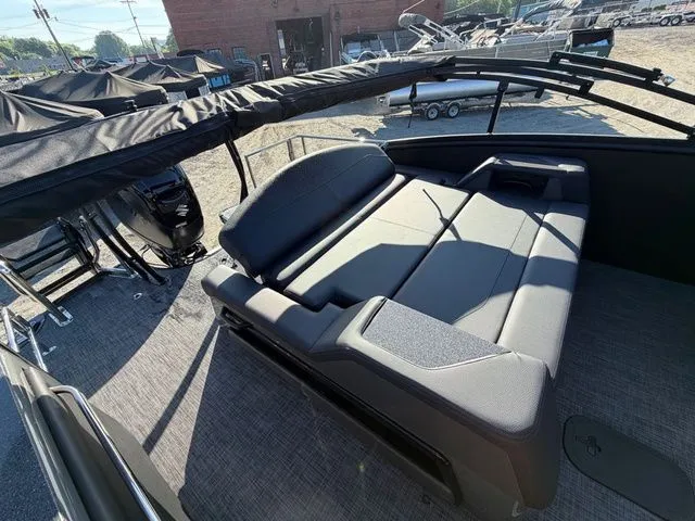 Slide: The Image of Godfrey Sanpan 2500 SFL - Suzuki 350 2026 - 11