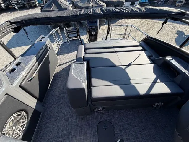 Slide: The Image of Godfrey Sanpan 2500 SFL - Suzuki 350 2026 - 12