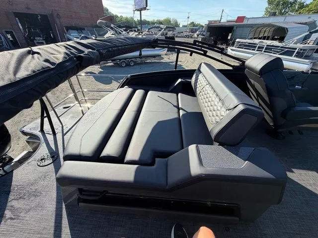 Slide: The Image of Godfrey Sanpan 2500 SFL - Suzuki 350 2026 - 13